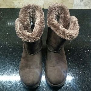 Brown suede & faux fur boots. Big Girls size 3.